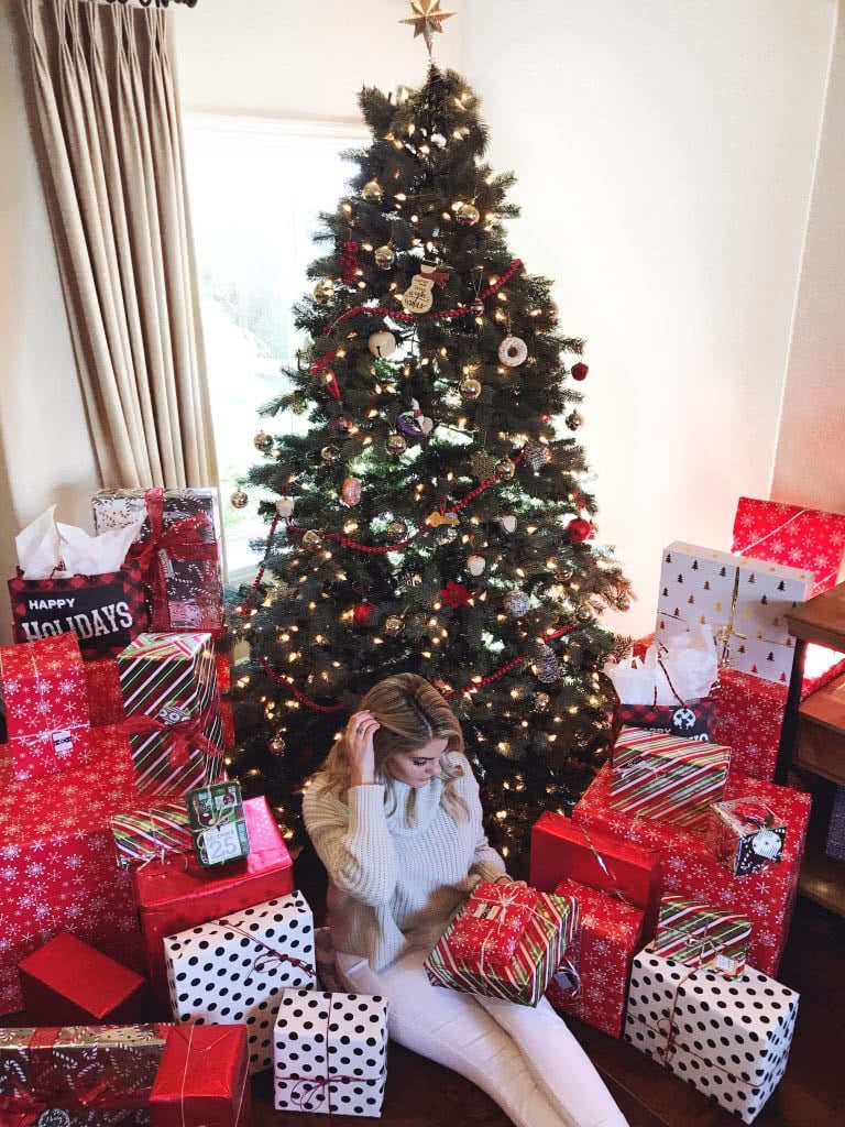 Lauren Erro’s Holiday Giveaway #5!