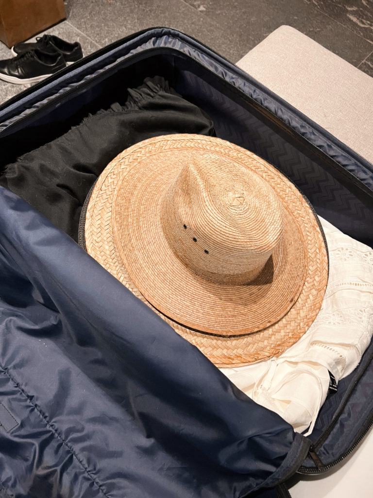 How to pack a hat in your suitcase