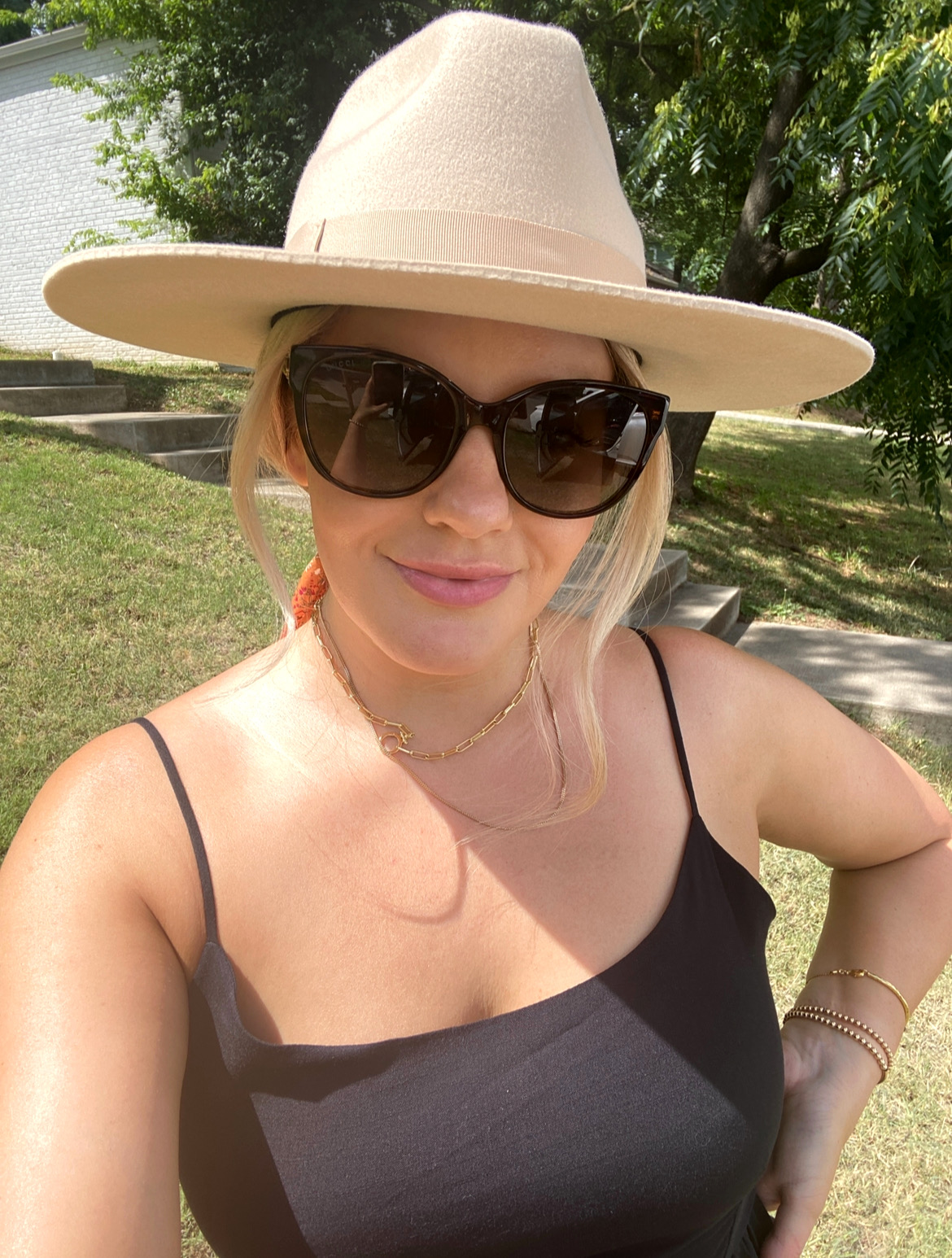 How to pack a hat in your suitcase