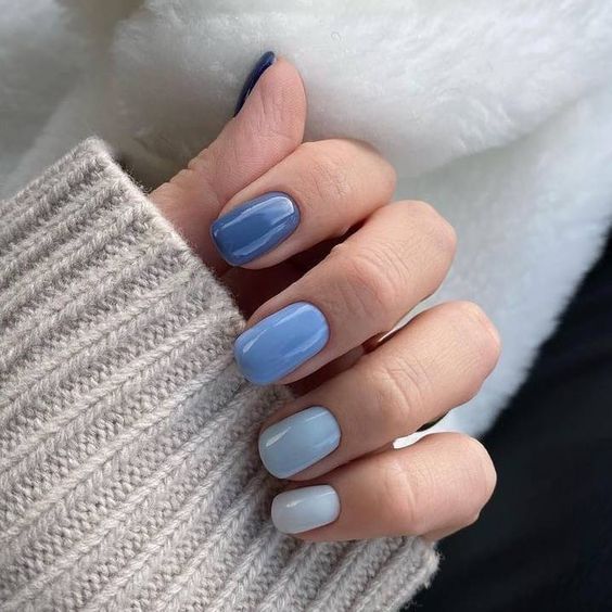 blue gradient nails