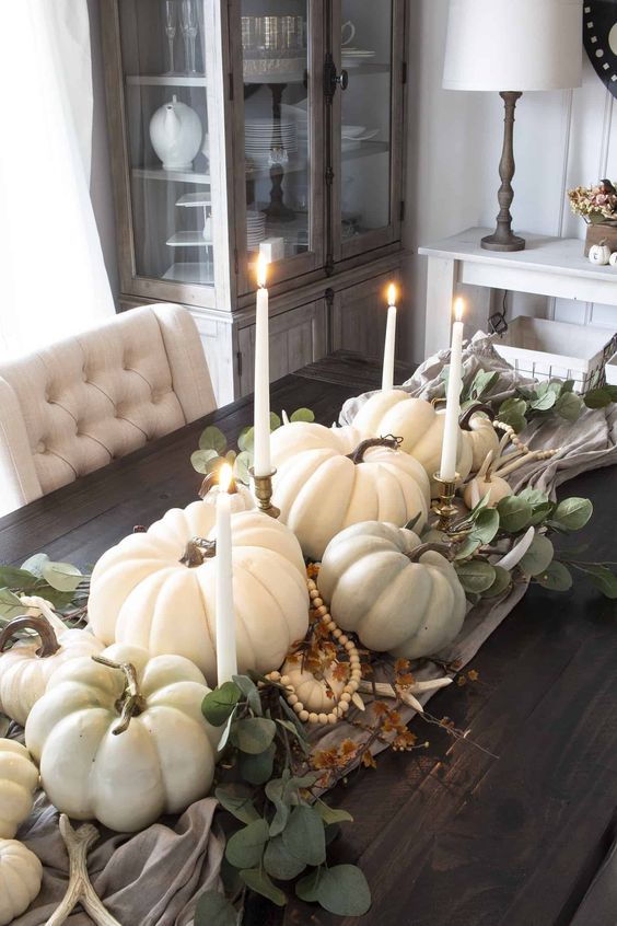 Elegant Thanksgiving table scape