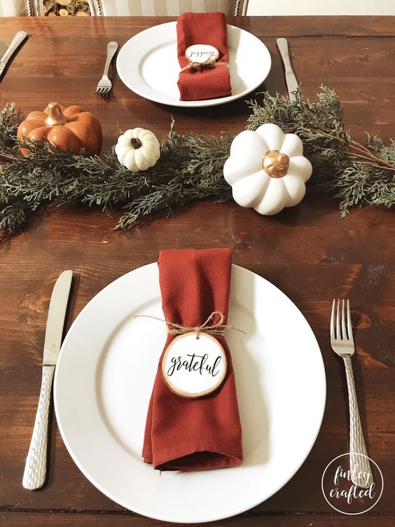 Minimal chic thanksgiving tablescape