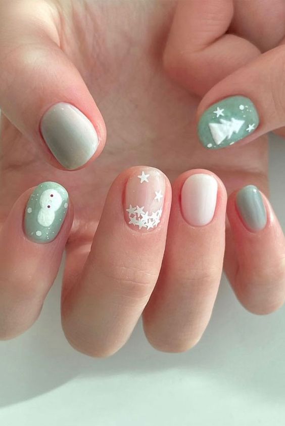 short green with trees and snowman nails 
