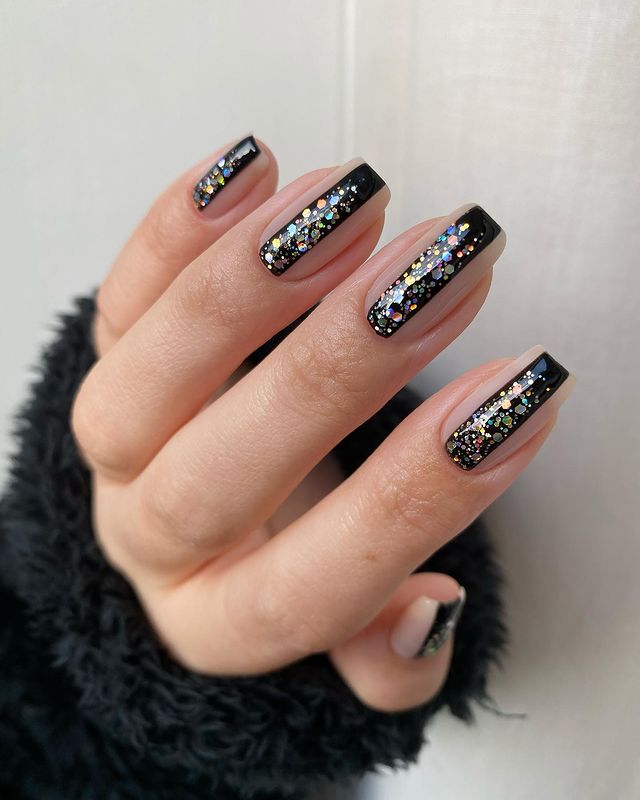 black stripe new years nails 