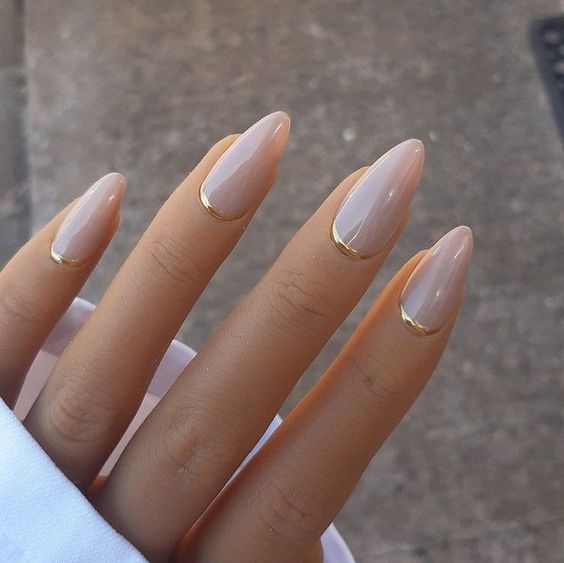 gold stripe new years eve nails