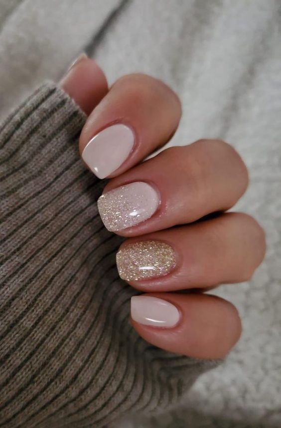 sparkle accent nail ideas for new years eve