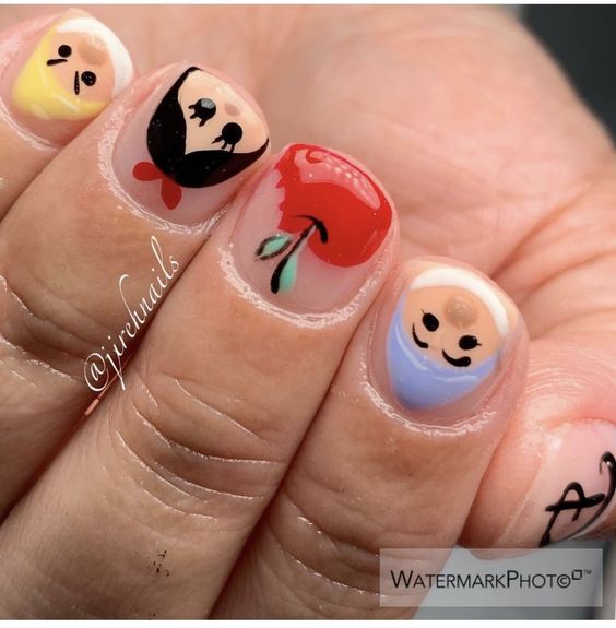 Disney Snow white and dwarfs nails