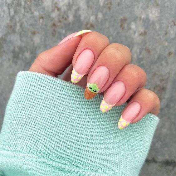 Disney baby yoda grogu nails 